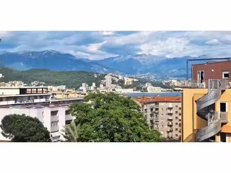 grand f4 de 98 m² proche du centre ville