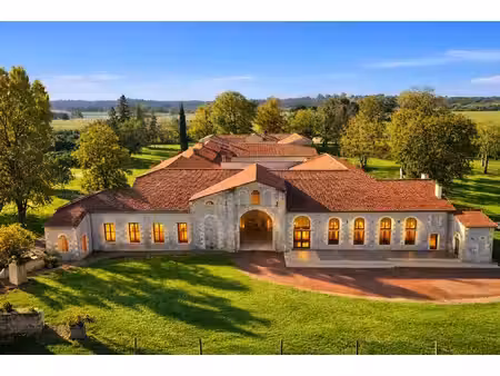 propriété d’exception château historique à 1h de bordeaux et agen