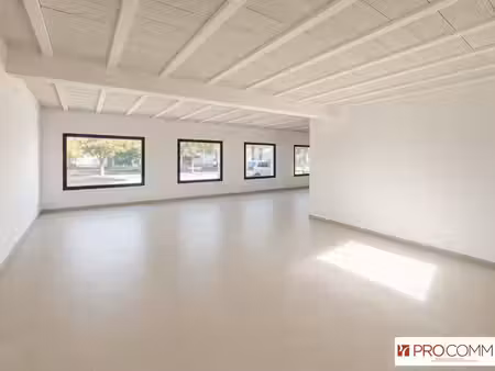 location commerce nimes 30900 120m²