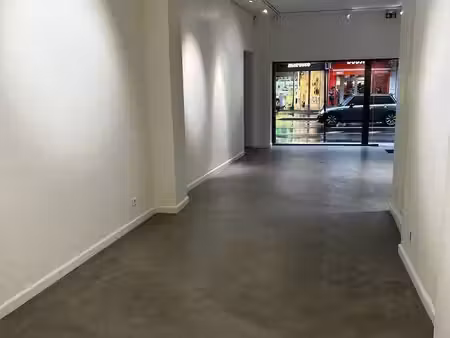 location commerce paris 75003 376m²