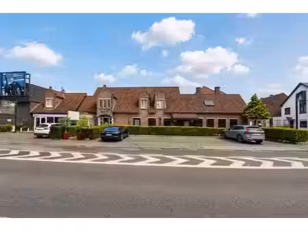 commercieel te koop in eeklo met 3 slaapkamers