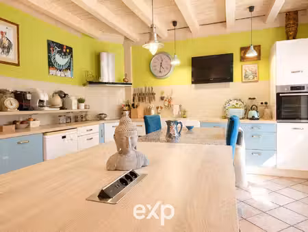 ensemble immobilier avec maison rénovée + dépendances