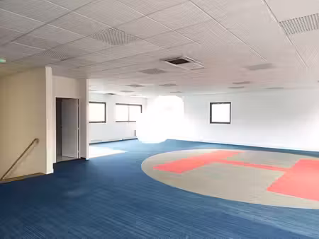 location bureaux toussus le noble 78117 197m²