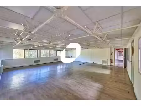 location local d’activités montigny le bretonneux 78180 708m² à 3648m²