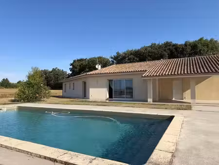 en campagne  avec vue  sur un terrain proche de 3000 m²  agréable maison individuelle de..