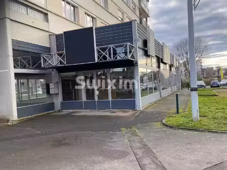 grande surface de vente et bureaux