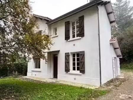 location meublée maison 3 pièces 119 m² à aire-sur-l'adour (40800)  737 €