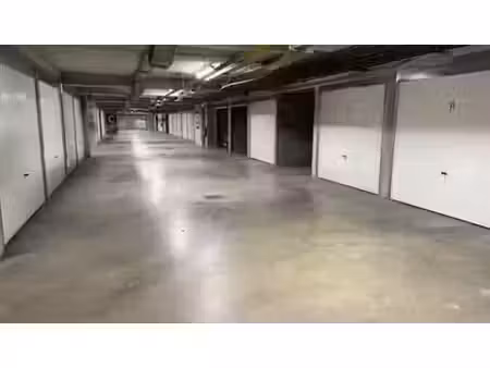 location parking 12 m² à vaulx-en-velin (69120)  90 €