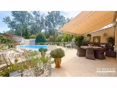 caderousse 5mn de l'échangeur a7/a9 d'orange  30mn de la gare tgv d'avignon  maison 138 m²