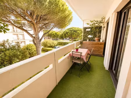 à vendre – port-fréjus – 35 m² – à 350 m de la plage – cave – parking