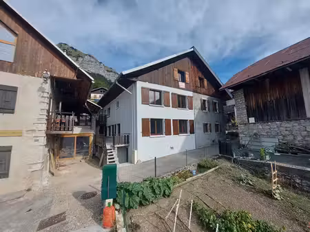 rare à talloires-montmin  150 m² de plateau à rénover   vue montagne   fort potentiel