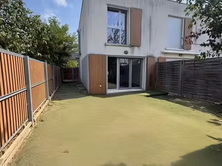 maison mitoyenne avec jardin et deux parkings