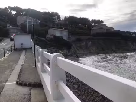 appartement t2 avec jardin à louer à l'année à sanary-sur-me