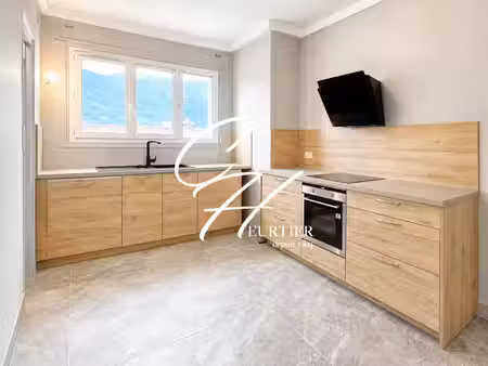 location appartement 4 pièces 114m2 grenoble 38000 - 1460 € - surface privée