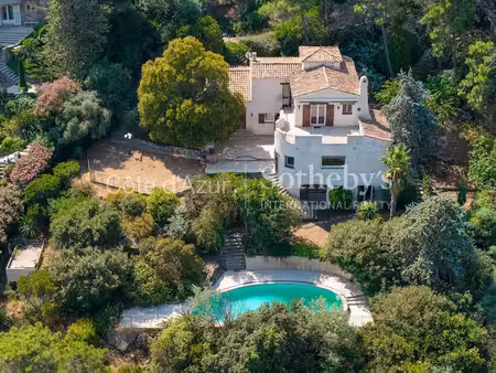 villa à rénover avec vue mer panoramique  piscine et jardin dans