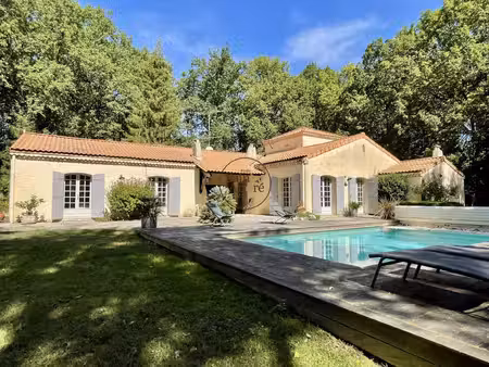 grande maison d'architecte de 272 m² avec piscine  au coeur d