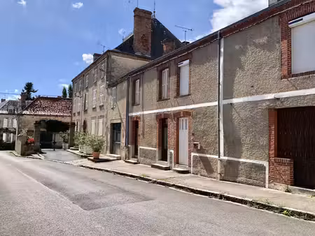 jolie maison de village avec tout à portée de main