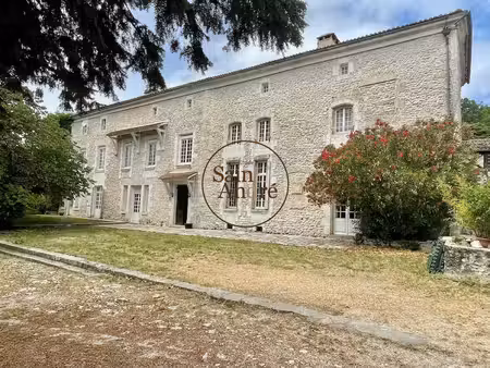 élégante demeure de caractère de 616 m² au coeur d'un parc