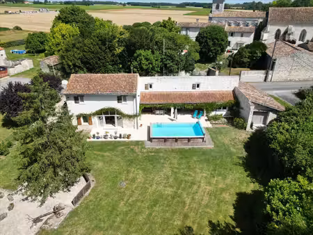 charmante maison de village de 4 chambres avec grange