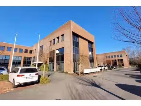roeselare  stadsrand: vlot bereikbare zeer ruime open en lichtrijke kantoorruimte (172m2) 