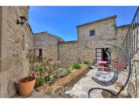 maison de charme en pierre avec terrasses et vue