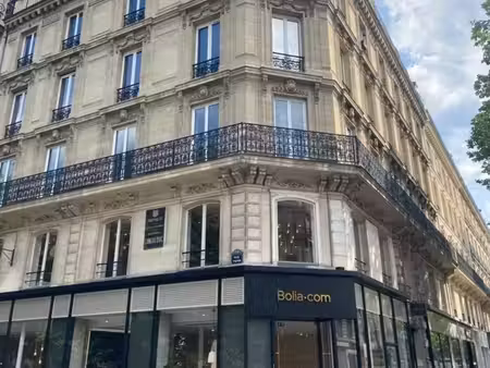 location local professionnel 102m²