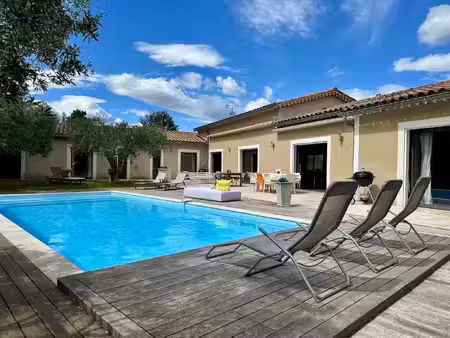 villa meublée de 243 m2 - 7 pièces