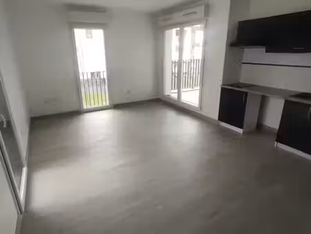 location appartement 3 pièces  58.45m²  ris