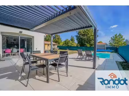 maison 10 pièces / 7 chambres / 145 m2 / 700 m2 terrain avec piscine