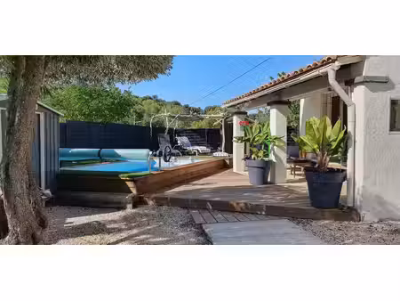 jolie maison de plain-pied *piscine bois semi-enterrée * sec