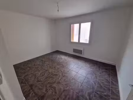 vente locaux professionnels 8 pièces 232.56 m² à marignane (13700)  438 900 €