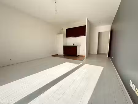 appartement 2 pièces à louer à combs-la-ville - exclusivité guy hoquet