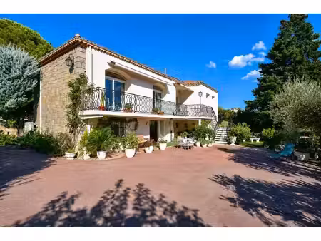fayence – villa de 180 m² avec 3 chambres et vue dégagée