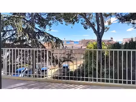 appartement type 3 - 55m2 - vue mer - hyper centre bandol