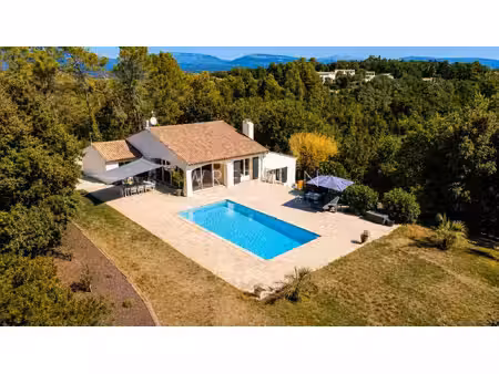 belle villa rénovée de 250 m² avec piscine sur 5 000 m²