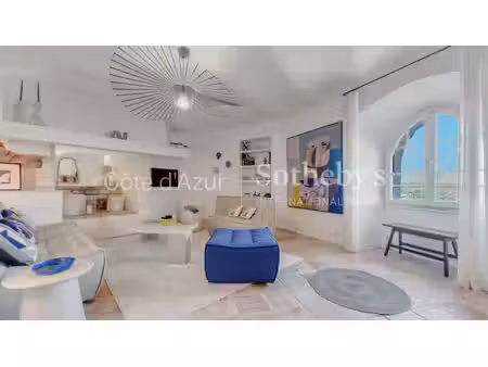 exclusivité : maison de village rénovée avec terrasse et vue mer