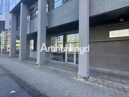 location commerce 233 m² à tours (37000)
