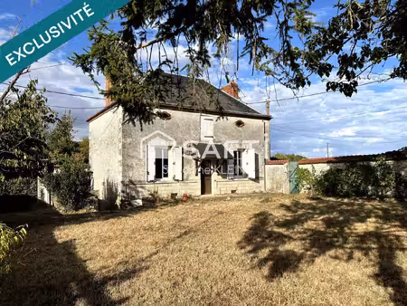 maison 3 pièces  avec grenier aménageable  jardin clos et garage.