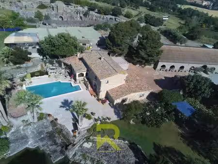 propriété d'exception jardin remarquable sur 12 hectares hérault