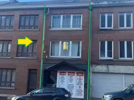 maison commerciale très bien située