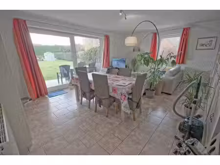 lumineux deux chambres avec terrasse et jardin!