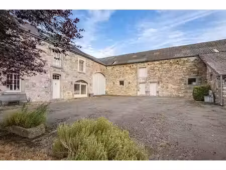 superbe ferme calcaire rénovée - gîte possible !
