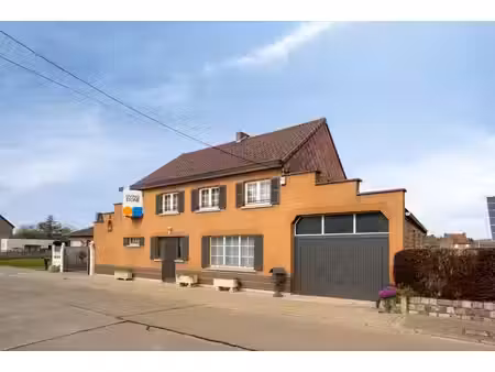 maison de caractère avec dépendances sur 16a à waanrode