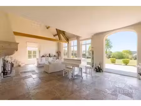 villa d'exception de + de 1000m² sise sur un terrain de ± 35
