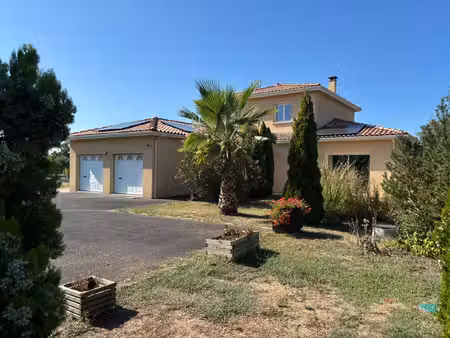 maison familiale de 141 m2  4 chambres avec dépendances et jardin arboré