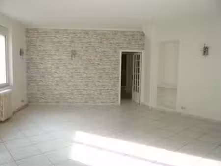 location appartement 3 pièces à laval (53000) : à louer 3 pièces / 103m² laval
