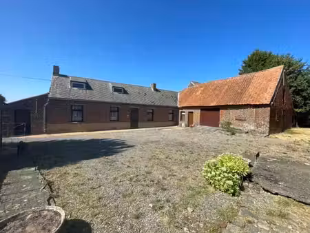 fermette à rénover avec prairie d’1 hectare 38 ares