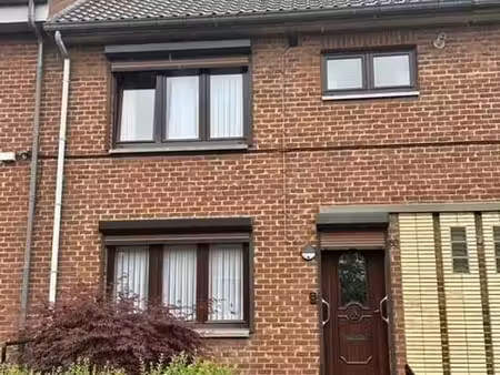 maison 2 façades dans quartier calme de fayt