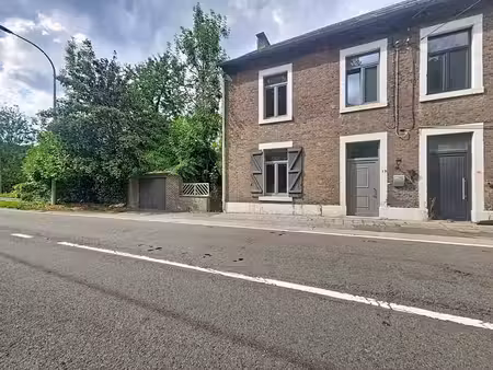 maison 3 ch  jardin et garage.