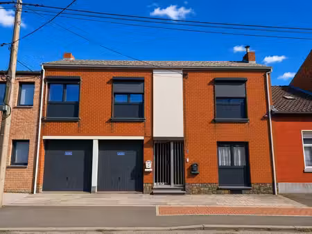 ? saint-vaast (la louvière)–maison de 2 appartements.